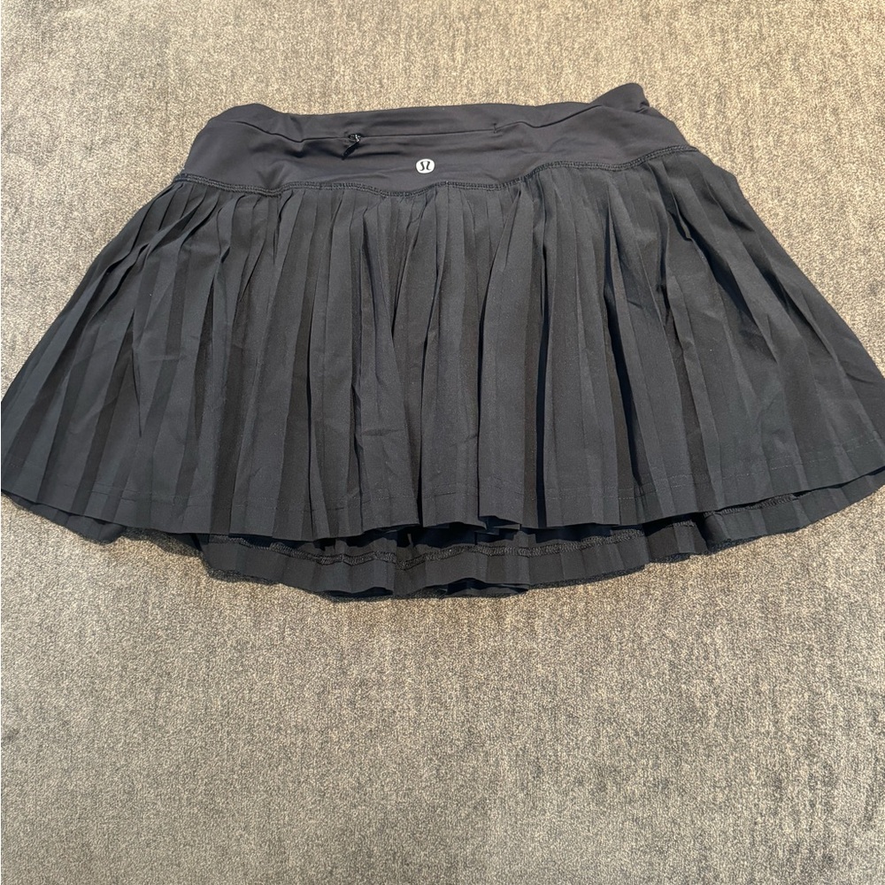 Lululemon skort- RARE - Picture 2 of 4